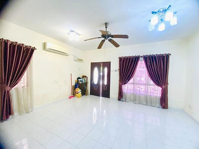 2-storey Terraced House for Sale in Setia Impian (Setia Alam) - NORFADILAH ZAINUDDIN - Living Room - PropertyGuru.com.my