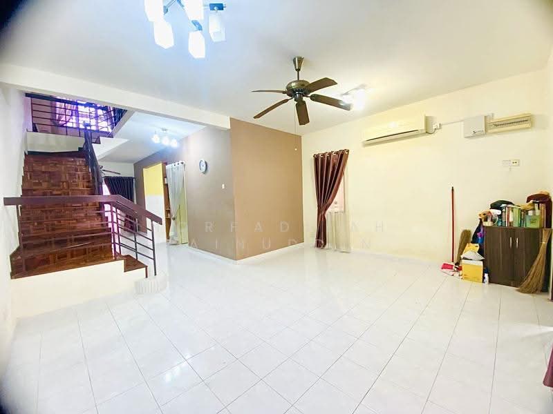 2-storey Terraced House for Sale in Setia Impian (Setia Alam) - NORFADILAH ZAINUDDIN - Living Room - PropertyGuru.com.my