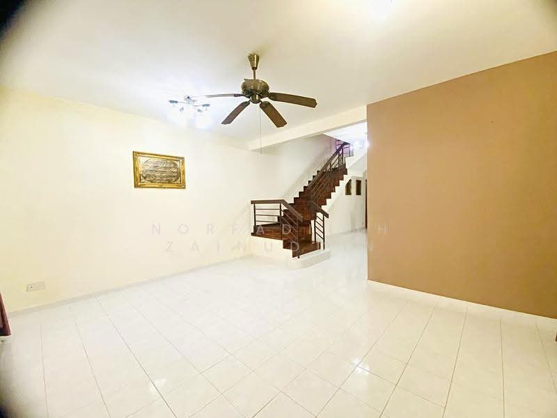2-storey Terraced House for Sale in Setia Impian (Setia Alam) - NORFADILAH ZAINUDDIN - Living Room - PropertyGuru.com.my
