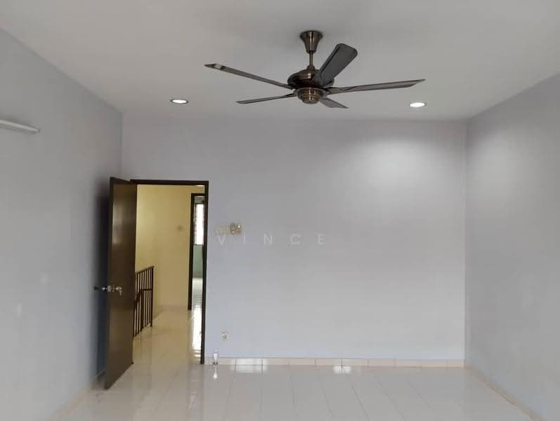 Terraced House for Sale in Taman Klang Utama (Kapar) - Vince Lim - Living Room - PropertyGuru.com.my