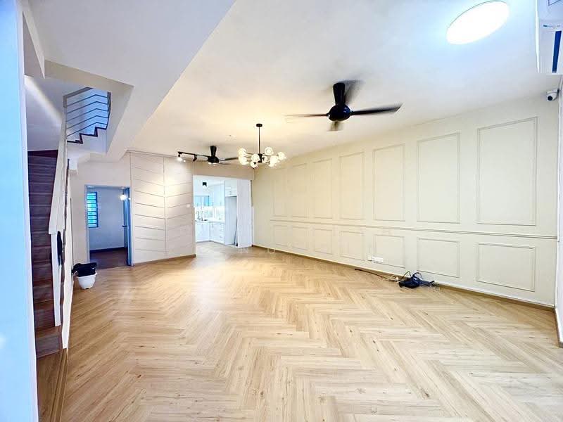 Rumah Teres 2-Tingkat untuk Dijual di Bukit Rahman Putra (Sungai Buloh) - NORFADILAH ZAINUDDIN - Living Room - PropertyGuru.com.my