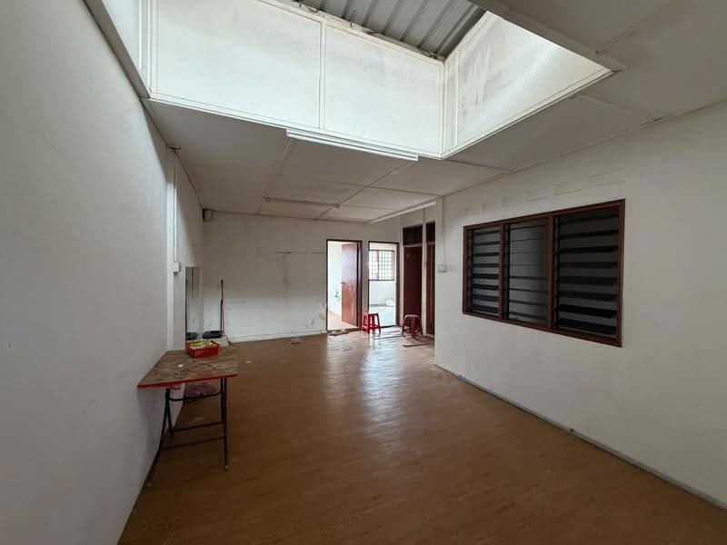 Kedai untuk Disewa di Taman Johor Jaya (Johor Bahru) - Yip . - Interior - PropertyGuru.com.my