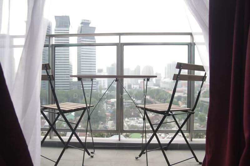Kediaman Servis untuk Dijual di Mercu Summer Suites - Doc Hazim - Balcony - PropertyGuru.com.my