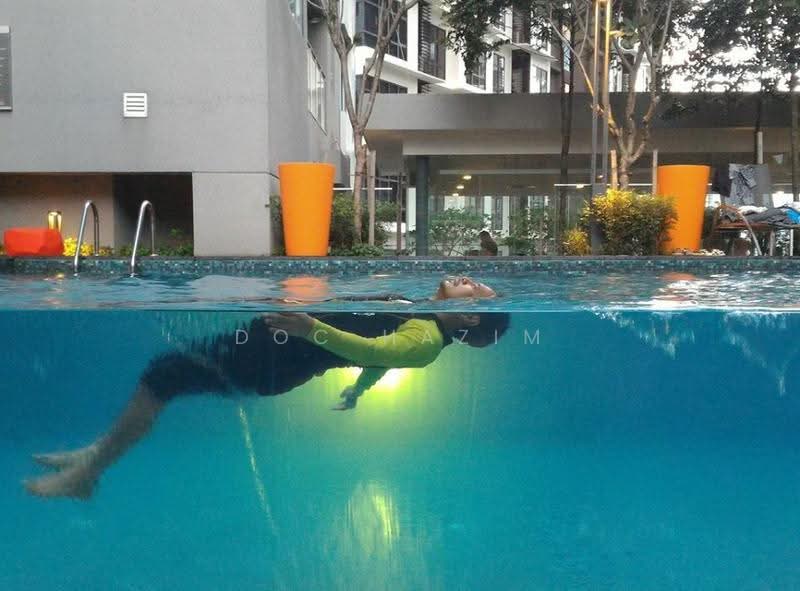 Kediaman Servis untuk Dijual di Mercu Summer Suites - Doc Hazim - Pool - PropertyGuru.com.my