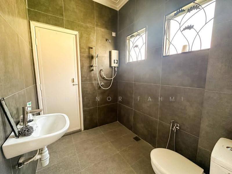 2-storey Terraced House for Sale in Taman Kelana Idaman (Ara Damansara) - Mohd Nor Fahmi - PropertyGuru.com.my