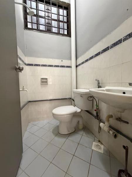 Rumah Teres 1-Tingkat untuk Disewa di Taman Perling (Perling) - YC Fung - Bathroom - PropertyGuru.com.my