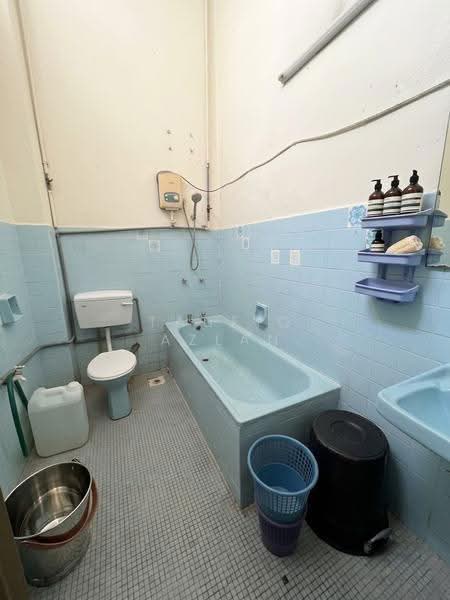 2-storey Terraced House for Sale in Ampang Jaya (Ampang) - Taufiq Azlan - Bathroom - PropertyGuru.com.my