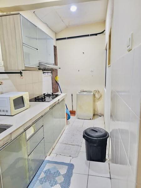 Townhouse for Rent in Taman Sri Kejora (Kajang) - Erin Yusof - Kitchen - PropertyGuru.com.my