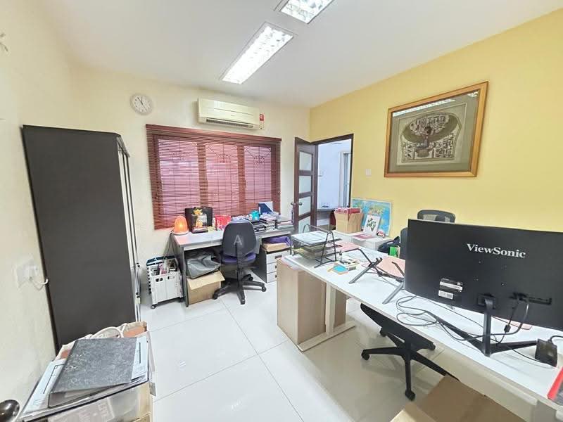 Rumah Berkembar untuk Dijual di Usj 5 (Subang Jaya) - Lai YK - Study - PropertyGuru.com.my