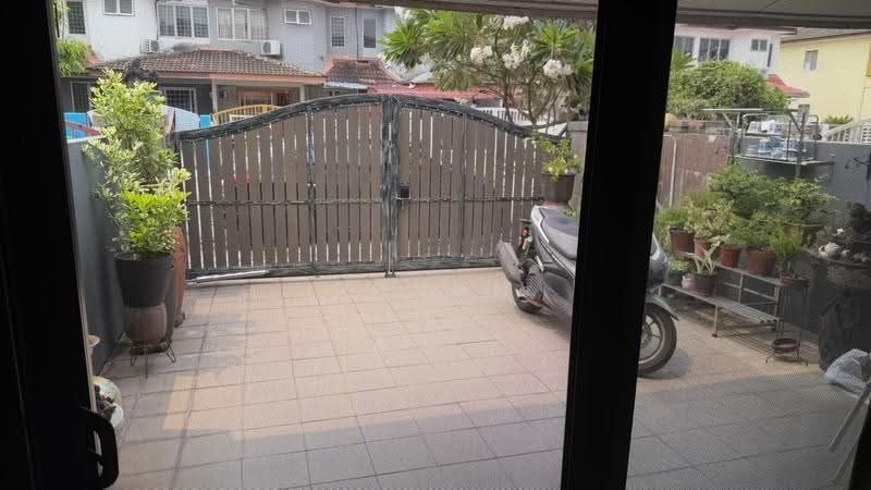 2-storey Terraced House for Sale in TAMAN PUCHONG UTAMA (Puchong) - Bryan Cho - Exterior - PropertyGuru.com.my