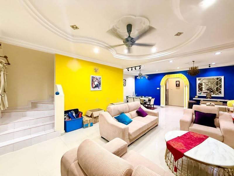 Rumah Teres 2-Tingkat untuk Dijual di Seksyen 23 (Shah Alam) - Yasmin Sulaiman - Living Room - PropertyGuru.com.my