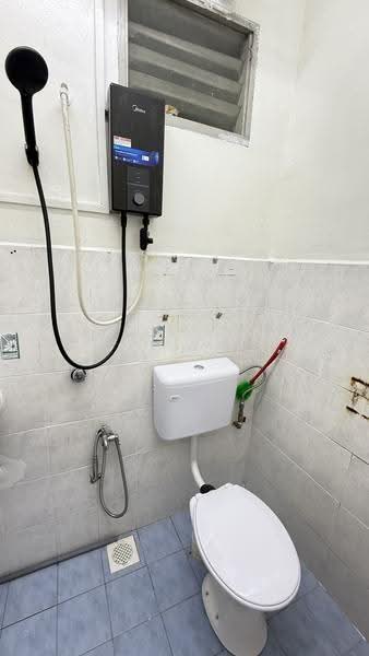 Pangsapuri untuk Disewa di Villa Krystal @ Bandar Selesa Jaya - Wendy Gan - Bathroom - PropertyGuru.com.my