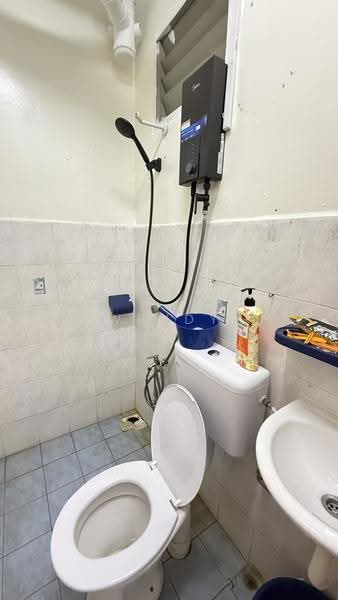 Pangsapuri untuk Disewa di Villa Krystal @ Bandar Selesa Jaya - Wendy Gan - Bathroom - PropertyGuru.com.my