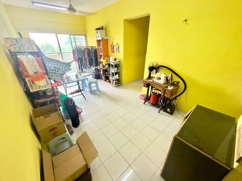 Pangsapuri untuk Dijual di Sri Teratai Apartment - Fauran Nawawi - Living Room - PropertyGuru.com.my