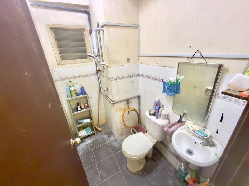 Pangsapuri untuk Dijual di Sri Teratai Apartment - Fauran Nawawi - PropertyGuru.com.my