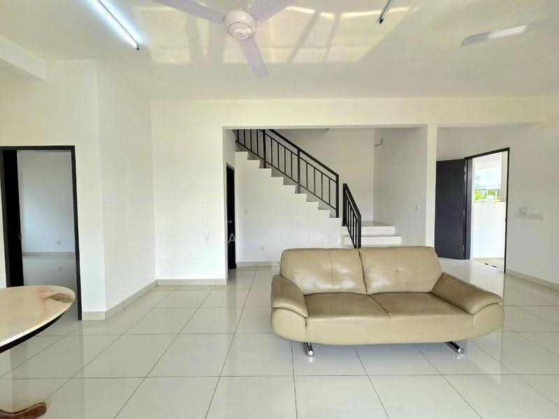Rumah Teres 2-Tingkat untuk Dijual di Alam Sari (Bangi) - Yasmin Sulaiman - Living Room - PropertyGuru.com.my