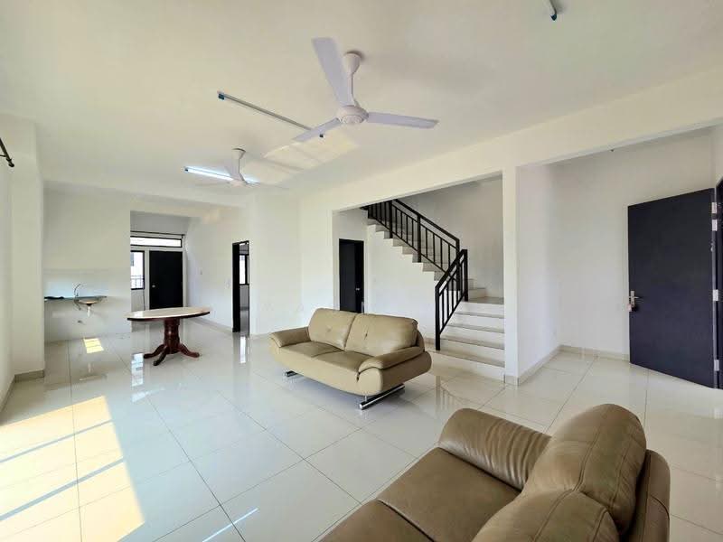 Rumah Teres 2-Tingkat untuk Dijual di Alam Sari (Bangi) - Yasmin Sulaiman - Living Room - PropertyGuru.com.my