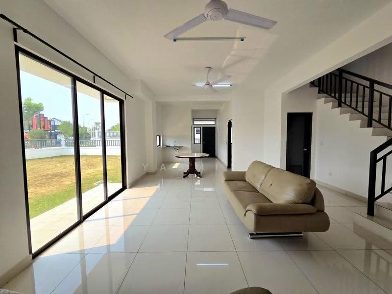 Rumah Teres 2-Tingkat untuk Dijual di Alam Sari (Bangi) - Yasmin Sulaiman - Living Room - PropertyGuru.com.my