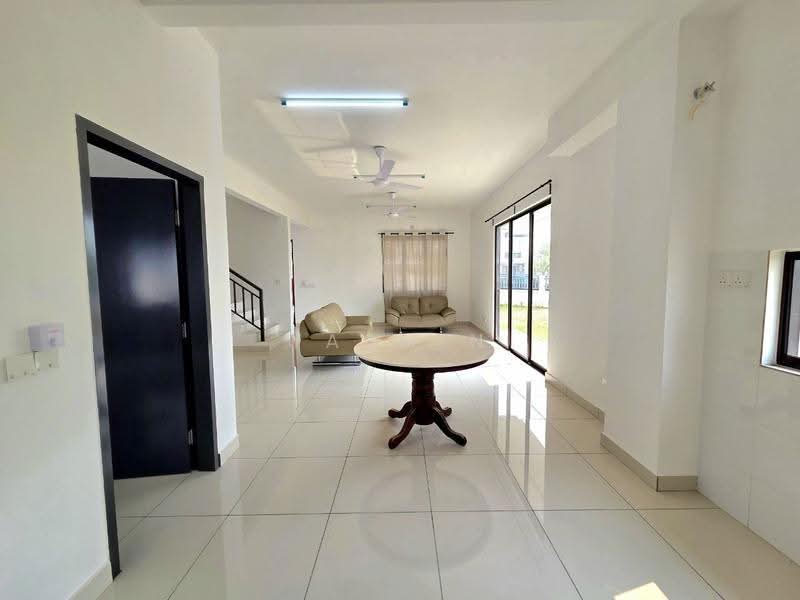 Rumah Teres 2-Tingkat untuk Dijual di Alam Sari (Bangi) - Yasmin Sulaiman - Living Room - PropertyGuru.com.my