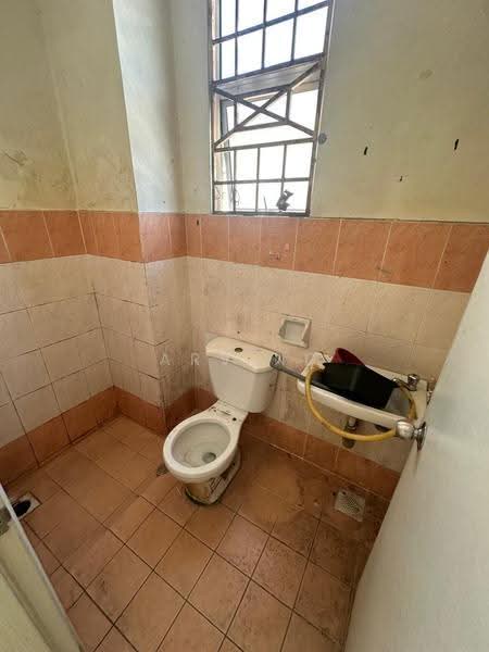 Pangsapuri untuk Dijual di Bayu Villa - Arvind Lee - Bathroom - PropertyGuru.com.my