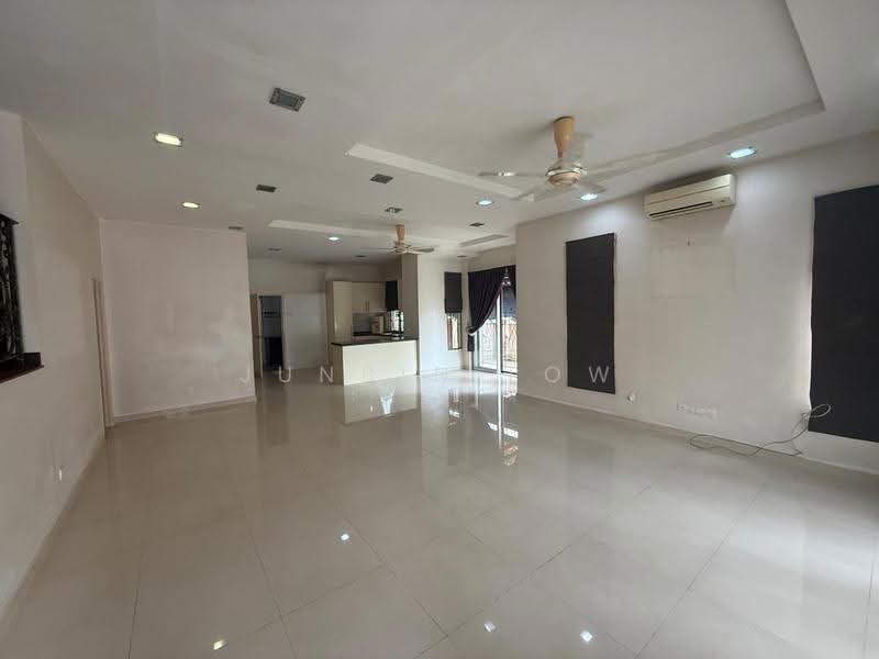 Rumah Berkembar untuk Dijual di Kemuning Utama Palma (Shah Alam) - Junbin Low - Living Room - PropertyGuru.com.my
