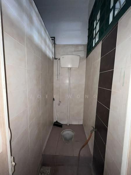 Kedai untuk Disewa di Taman Lian Hoe (Kuchai Lama) - Joey Wong - Bathroom - PropertyGuru.com.my