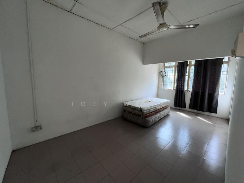 Kedai untuk Disewa di Taman Lian Hoe (Kuchai Lama) - Joey Wong - Bedroom - PropertyGuru.com.my