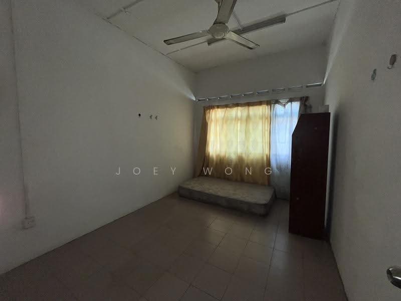 Kedai untuk Disewa di Taman Lian Hoe (Kuchai Lama) - Joey Wong - Bedroom - PropertyGuru.com.my