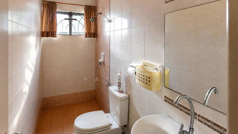 Semi-Detached House for Sale in Seksyen 7 (Shah Alam) - Fazri . - Bathroom - PropertyGuru.com.my