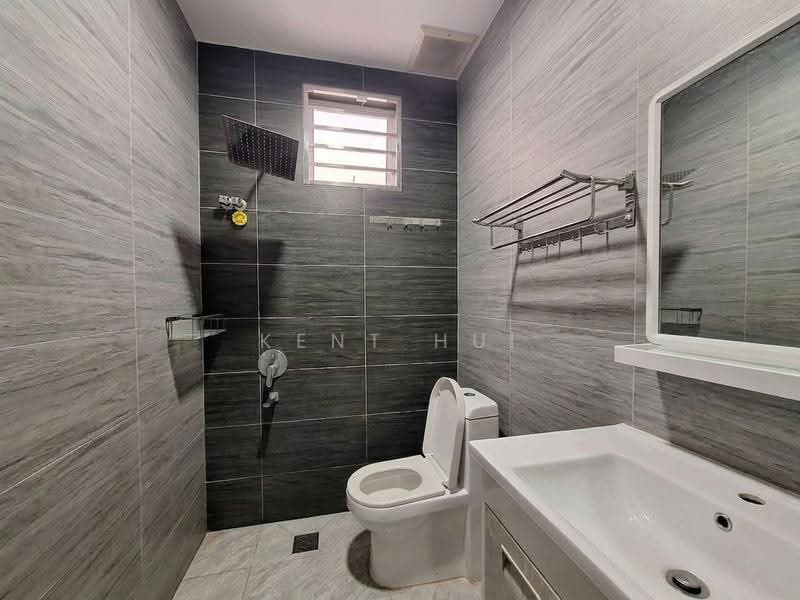 Semi-Detached House for Sale in Taman Bukit Serdang (Seri Kembangan) - KENT HUI LAU - Bathroom - PropertyGuru.com.my