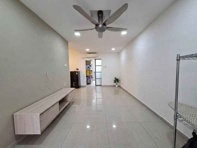 Semi-Detached House for Sale in Taman Bukit Serdang (Seri Kembangan) - KENT HUI LAU - Living Room - PropertyGuru.com.my