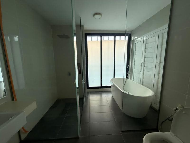 Kediaman Servis untuk Dijual di Southkey Mosaic - Jovel Lim - Bathroom - PropertyGuru.com.my