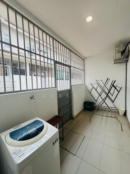 Rumah Teres 2-Tingkat untuk Disewa di Bandar Penawar (Kota Tinggi) - Hubert Pang - Balcony - PropertyGuru.com.my