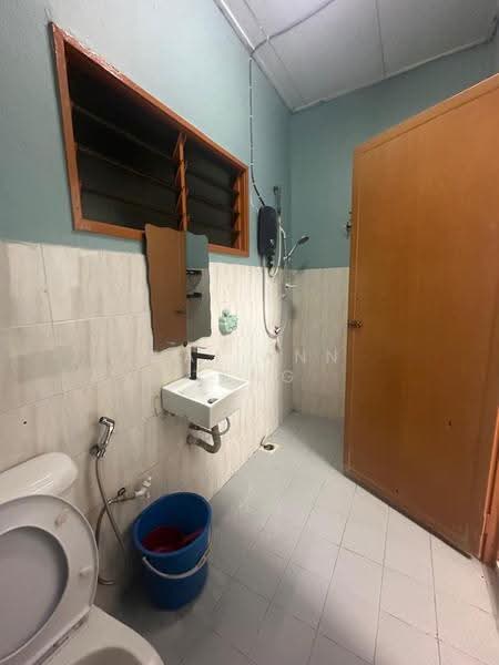 Rumah Teres 1-Tingkat untuk Disewa di Taman Saujana Puchong (Seri Kembangan) - Wai Ann Teng - Bathroom - PropertyGuru.com.my