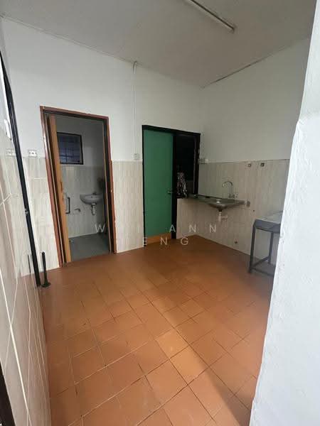 Rumah Teres 1-Tingkat untuk Disewa di Taman Saujana Puchong (Seri Kembangan) - Wai Ann Teng - Kitchen - PropertyGuru.com.my