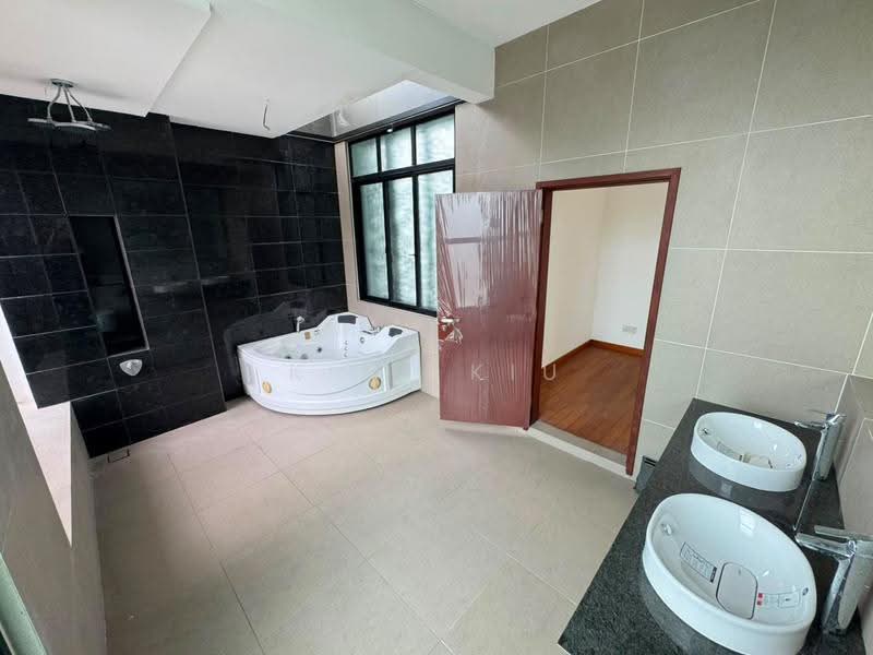 Semi-Detached House for Sale in Nusa Duta (Iskandar Puteri (Nusajaya)) - Kimi Kiu - Bathroom - PropertyGuru.com.my