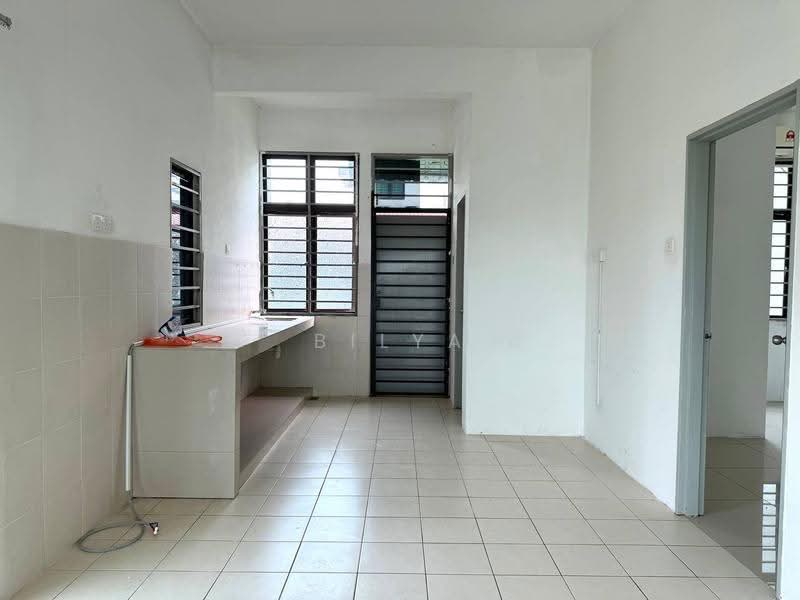 Rumah Teres 2-Tingkat untuk Dijual di Taman Saujana KLIA (Sepang) - BILYA ARIFF - Kitchen - PropertyGuru.com.my