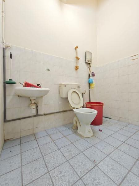 Terraced House for Sale in Taman Merdeka (Batu Berendam) - Helen BF - Bathroom - PropertyGuru.com.my