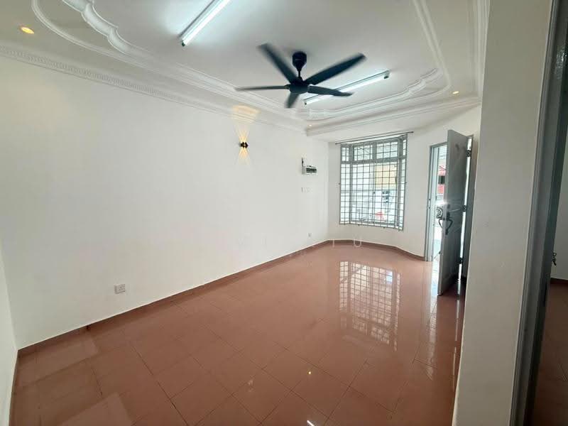 Rumah Teres 1-Tingkat untuk Dijual di Taman Universiti (Skudai) - Kimi Kiu - Living Room - PropertyGuru.com.my