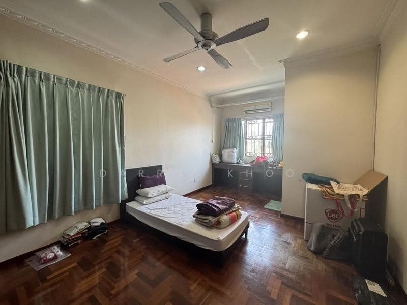 Semi-Detached House for Sale in Bandar Putra Permai (Seri Kembangan) - Darren Khoo - Bedroom - PropertyGuru.com.my
