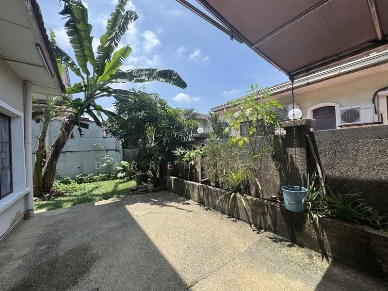 Semi-Detached House for Sale in Bandar Putra Permai (Seri Kembangan) - Darren Khoo - Garden - PropertyGuru.com.my