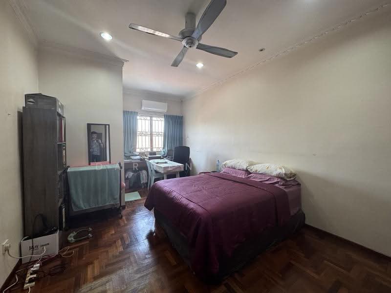 Semi-Detached House for Sale in Bandar Putra Permai (Seri Kembangan) - Darren Khoo - Bedroom - PropertyGuru.com.my