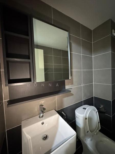 Kediaman Servis untuk Dijual di D'Clover Residences - Donna Sim - Bathroom - PropertyGuru.com.my