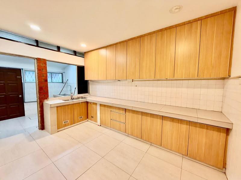 1-storey Terraced House for Rent in Taman Tun Dr Ismail (Kuala Lumpur) - Yin Peng . - Kitchen - PropertyGuru.com.my