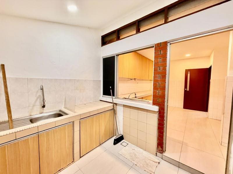 1-storey Terraced House for Rent in Taman Tun Dr Ismail (Kuala Lumpur) - Yin Peng . - Kitchen - PropertyGuru.com.my