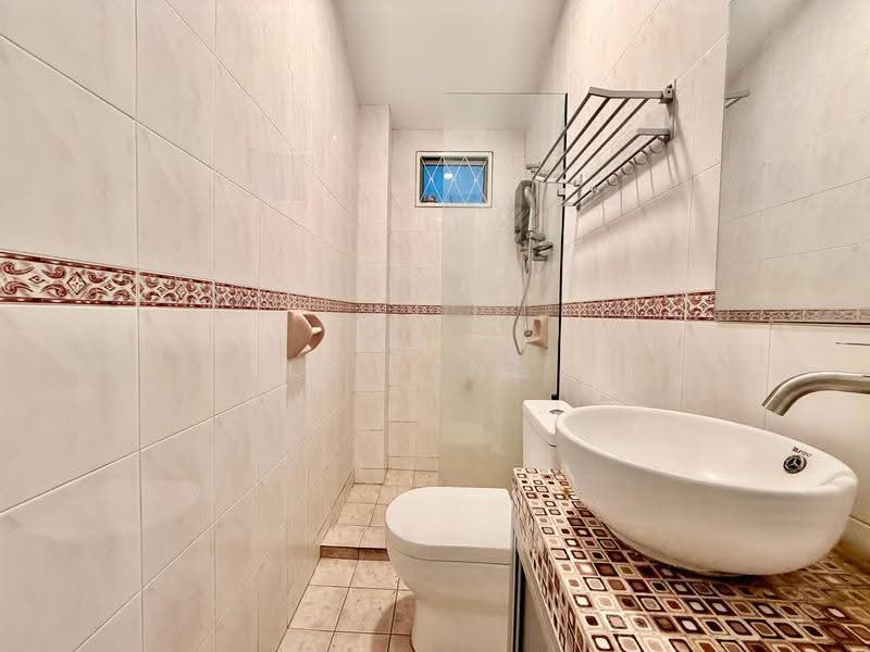 1-storey Terraced House for Rent in Taman Tun Dr Ismail (Kuala Lumpur) - Yin Peng . - Bathroom - PropertyGuru.com.my
