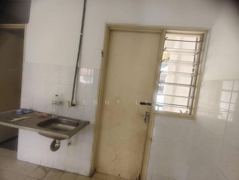 Flat for Rent at Pangsapuri Prima Cempaka - Benny Lee - Kitchen - PropertyGuru.com.my