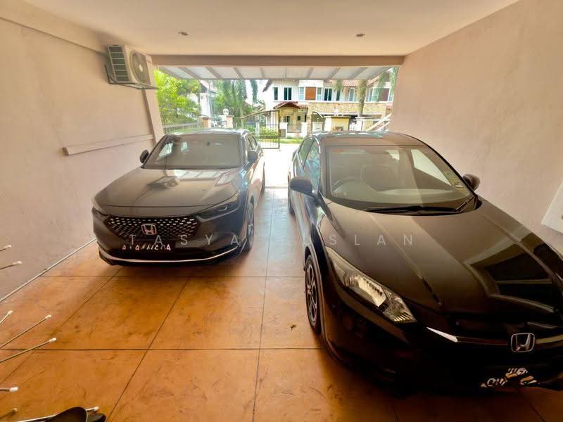 Rumah Berkembar untuk Dijual di Seksyen 9 (Kota Damansara) - Tasya Ruslan - Car Park - PropertyGuru.com.my
