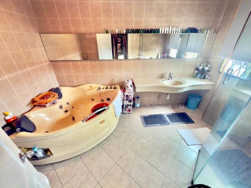 Rumah Berkembar untuk Dijual di Seksyen 9 (Kota Damansara) - Tasya Ruslan - Bathroom - PropertyGuru.com.my