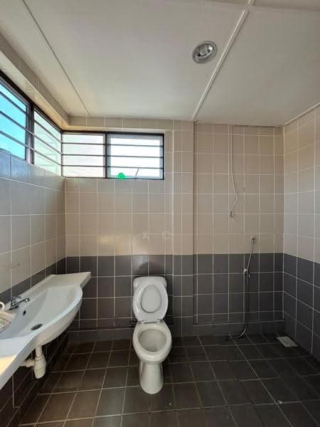 Rumah Teres 2-Tingkat untuk Dijual di Kota Samarahan (Sarawak) - KC Jee - Bathroom - PropertyGuru.com.my